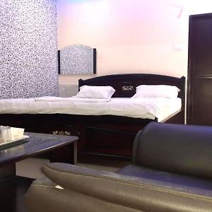 Deluxe King Suite
